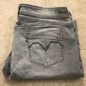 Levi Strauss 34/32” flatters & flaunt skinny leg